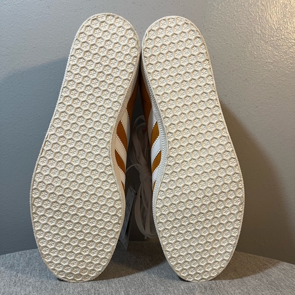 Adidas Originals Gazelle Suede Sneakers Orange/White Men’s Size 9.5 IG2091​ - Picture 6 of 11